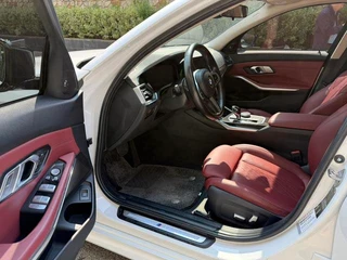 BMW 3 Series 2022 325Li M Conjunto deportivo interior foto 8