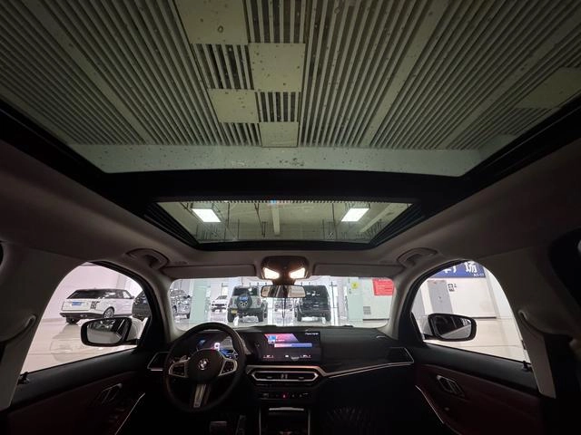 BMW 3 Series 2023 325Li M Sports suit interior photo 9