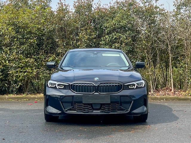 BMW 3 Series 2025 330Li M Set de nuit de sport extérieur photo 2