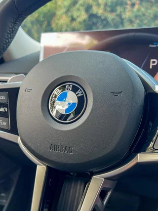 BMW 3 Series 2025 330Li M Set de nuit de sport intérieur photo 9