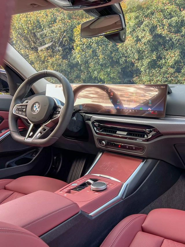 BMW 3 Series 2025 330Li M Set de nuit de sport intérieur photo 13