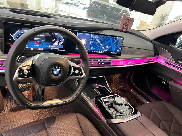 BMW 7 Series 2023 735Li M Sports suit exterior photo 5