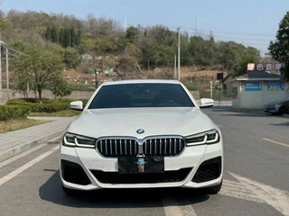 BMW 5 Series 2022 525Li M Sports suit exterior photo 2