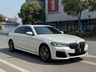 BMW 5 Series 2022 525Li M Sports suit exterior photo 3