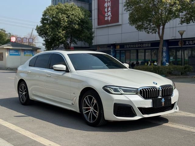 BMW 5 Series 2022 525Li M Sports suit exterior photo 3
