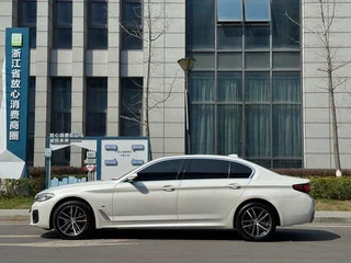BMW 5 Series 2022 525Li M Sports suit exterior photo 4