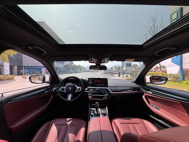 BMW 5 Series 2022 525Li M Sports suit exterior photo 8