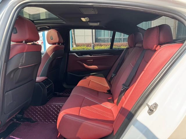 BMW 5 Series 2022 525Li M Sports suit interior photo 11