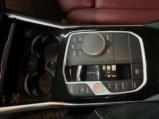 BMW 3 Series 2023 320Li M Conjunto deportivo interior foto 11