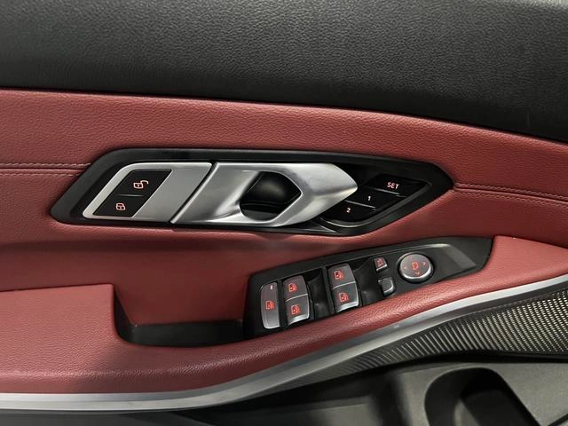 BMW 3 Series 2023 320Li M Conjunto deportivo interior foto 13