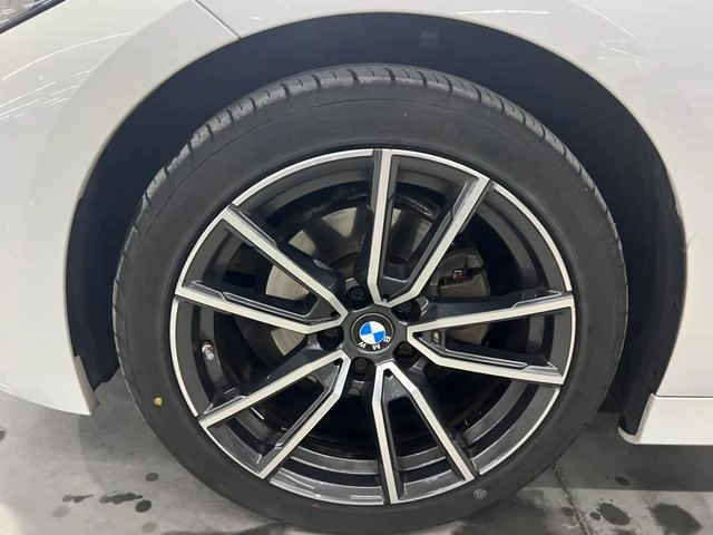 BMW 3 Series 2023 320Li M Conjunto deportivo interior foto 18