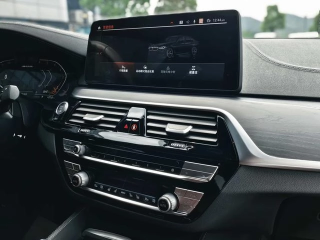 BMW 5 Series 2022 Restyling 530Li Premium Class M Sports suit interior photo 14