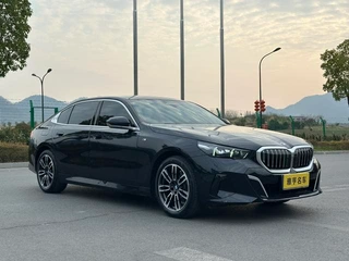 BMW 5 Series 2025 525Li M Ensemble de sport extérieur photo 3