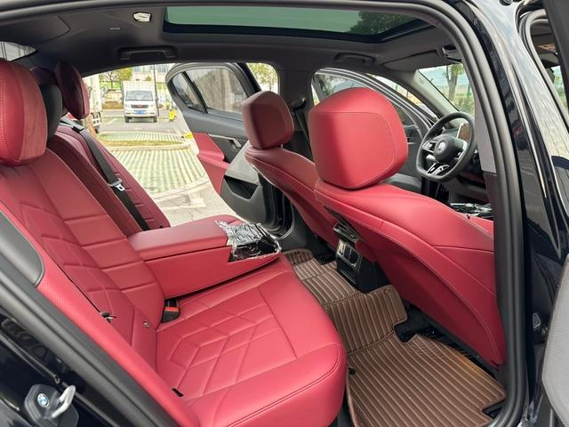 BMW 5 Series 2025 525Li M Ensemble de sport intérieur photo 11