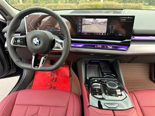 BMW 5 Series 2025 525Li M Ensemble de sport intérieur photo 13