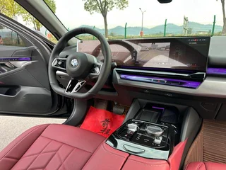 BMW 5 Series 2025 525Li M Ensemble de sport intérieur photo 14
