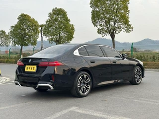 BMW 5 Series 2025 525Li M Ensemble de sport intérieur photo 16