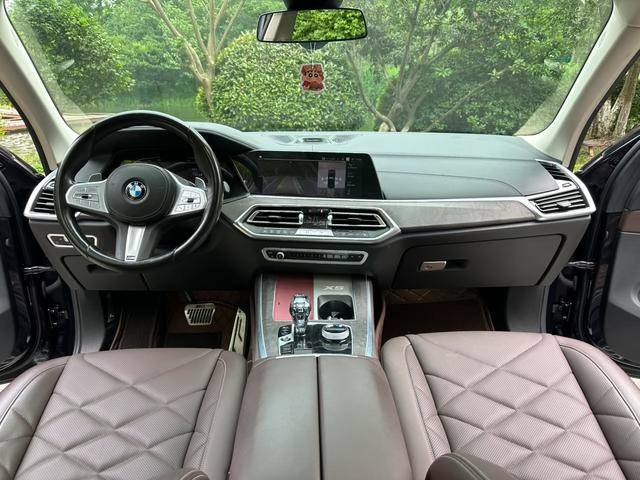 BMW X5 2022 xDrive 30Li Premium Class M Sports suit interior photo 11