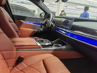 BMW 7 Series 2023 Mise à jour 740Li Type de luxe Ensemble de luxe intérieur photo 11