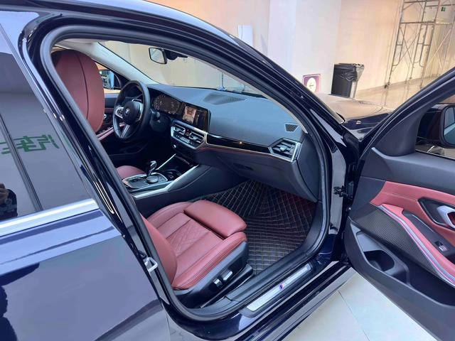 BMW 3 Series 2022 320Li M Спортивный костюм интерьер фото 14