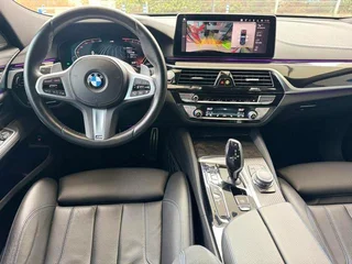 BMW 6 Series GT 2022 630i M Ensemble de sport intérieur photo 11