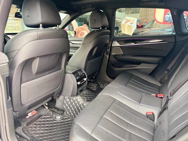 BMW 6 Series GT 2022 630i M Ensemble de sport intérieur photo 15