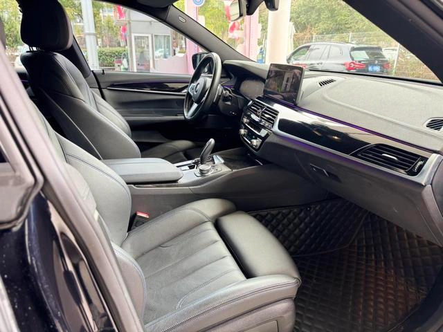 BMW 6 Series GT 2022 630i M Ensemble de sport intérieur photo 17
