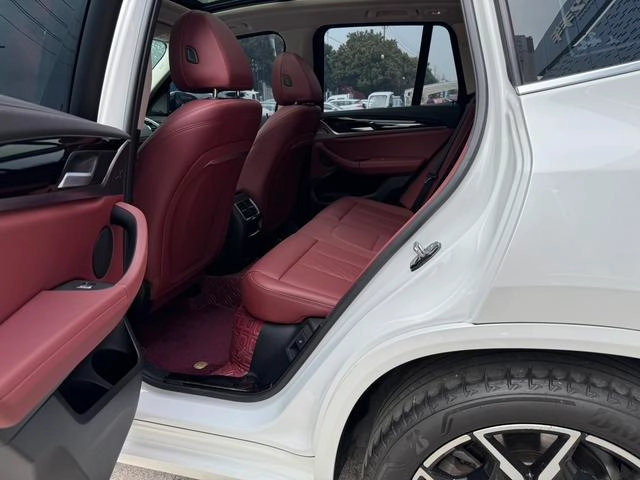 BMW X3 2022 Restyling xDrive25i M Sports suit interior photo 6