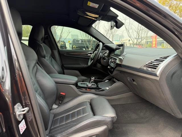 BMW X4 2022 M40i intérieur photo 11