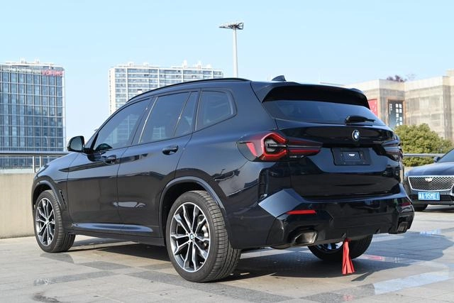 BMW X3 2023 xDrive30i Лидирующий M Ночной костюм интерьер фото 10