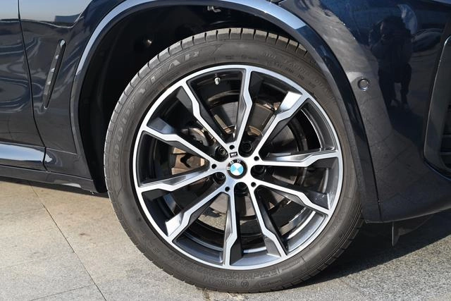 BMW X3 2023 xDrive30i Лидирующий M Ночной костюм интерьер фото 12