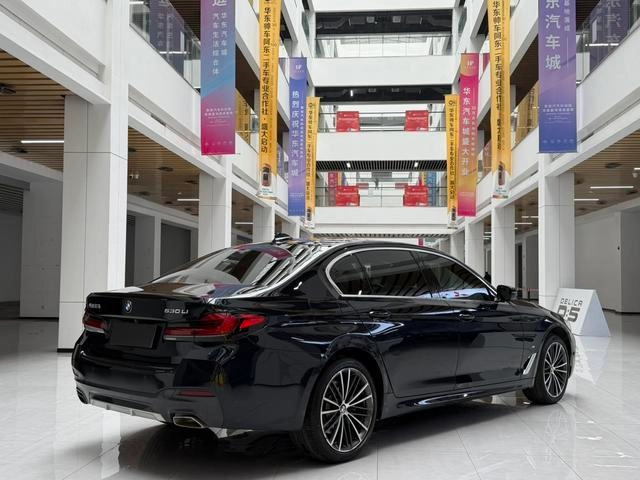 BMW 5 Series 2023 530Li Leader M Ensemble de sport extérieur photo 4