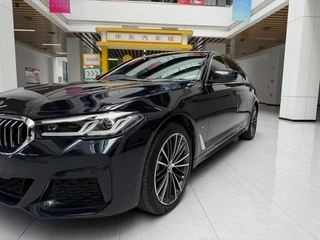 BMW 5 Series 2023 530Li Leader M Ensemble de sport extérieur photo 7