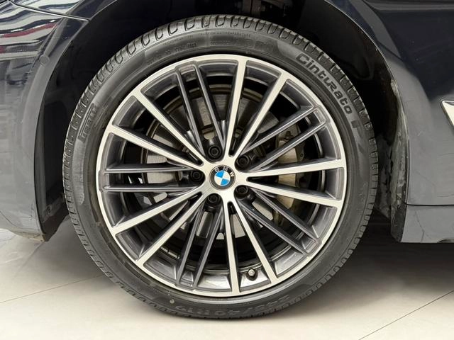 BMW 5 Series 2023 530Li Leader M Ensemble de sport extérieur photo 8