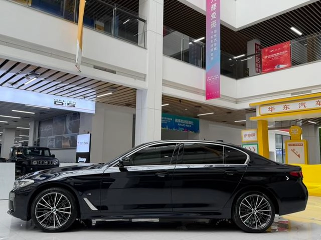 BMW 5 Series 2023 530Li Leader M Ensemble de sport extérieur photo 9