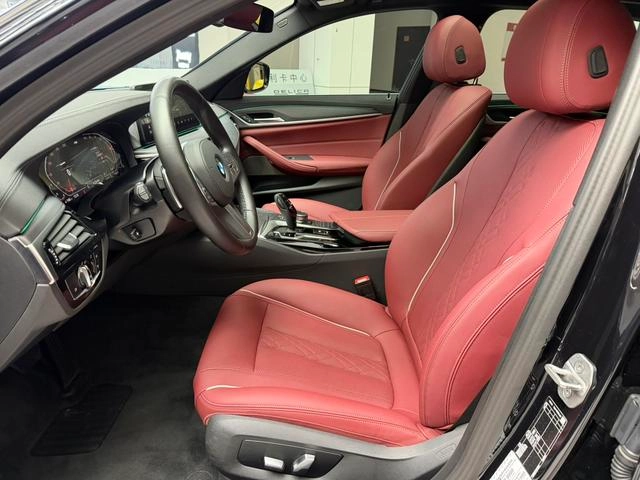 BMW 5 Series 2023 530Li Leader M Ensemble de sport intérieur photo 11