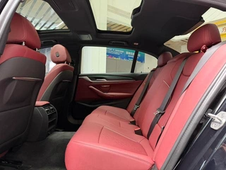 BMW 5 Series 2023 530Li Leader M Ensemble de sport intérieur photo 12