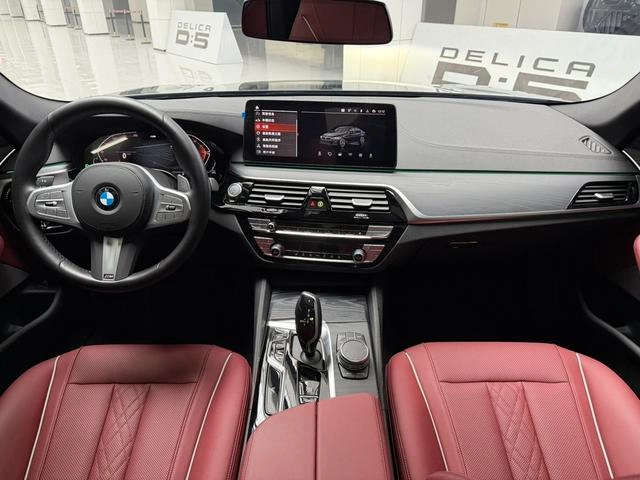 BMW 5 Series 2023 530Li Leader M Ensemble de sport intérieur photo 13