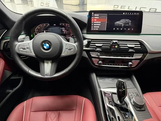 BMW 5 Series 2023 530Li Leader M Ensemble de sport intérieur photo 14