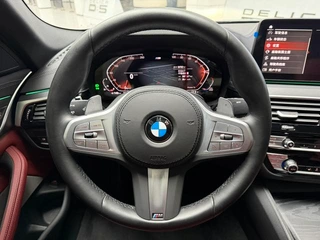 BMW 5 Series 2023 530Li Leader M Ensemble de sport intérieur photo 15