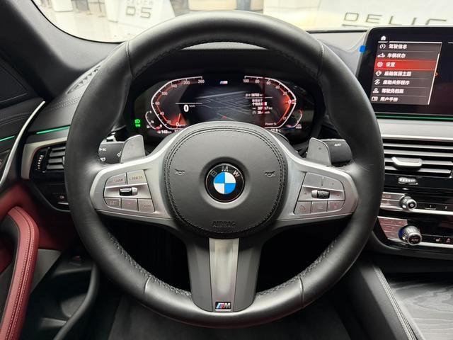 BMW 5 Series 2023 530Li Leader M Ensemble de sport intérieur photo 15
