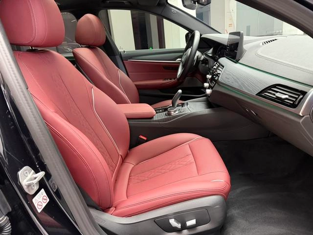 BMW 5 Series 2023 530Li Leader M Ensemble de sport intérieur photo 17