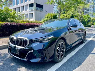 BMW 5 Series 2025 530Li Лидирующий M Спортивный костюм