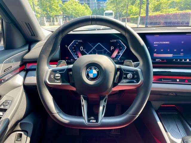 BMW 5 Series 2025 530Li Leading Type M Sports suit interior photo 11