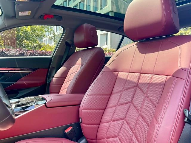 BMW 5 Series 2025 530Li Leading Type M Sports suit interior photo 12