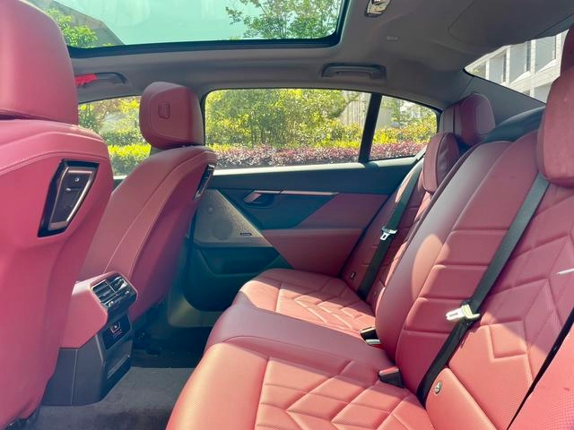 BMW 5 Series 2025 530Li Leading Type M Sports suit interior photo 13