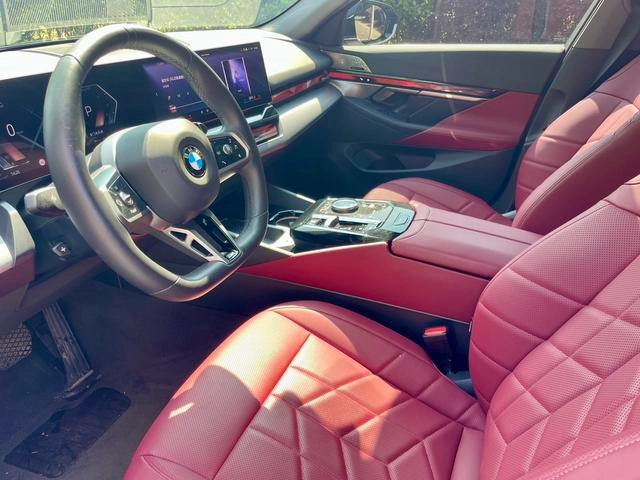 BMW 5 Series 2025 530Li Leading Type M Sports suit interior photo 16