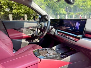 BMW 5 Series 2025 530Li Leading Type M Sports suit interior photo 17