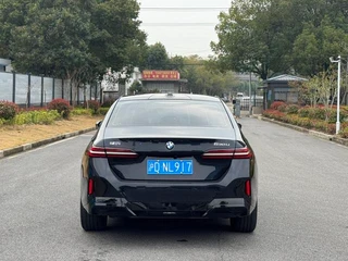 BMW 5 Series 2024 530Li Лидирующий M Спортивный костюм экстерьер фото 5