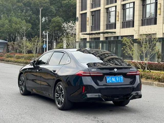 BMW 5 Series 2024 530Li Лидирующий M Спортивный костюм экстерьер фото 6